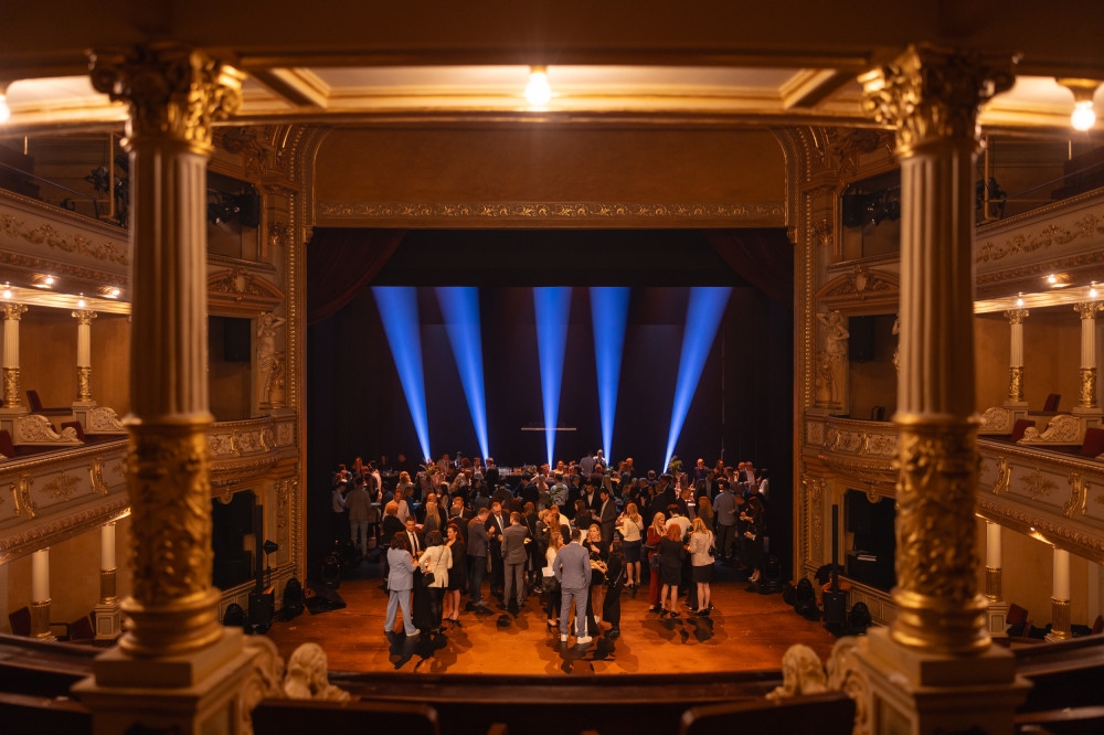 V Ljubljanski operi se je odvijala podelitev priznanj odličnosti in razglasitev ambasadorjev Triglav Zdravlja. - triglav-zdravje-2024--