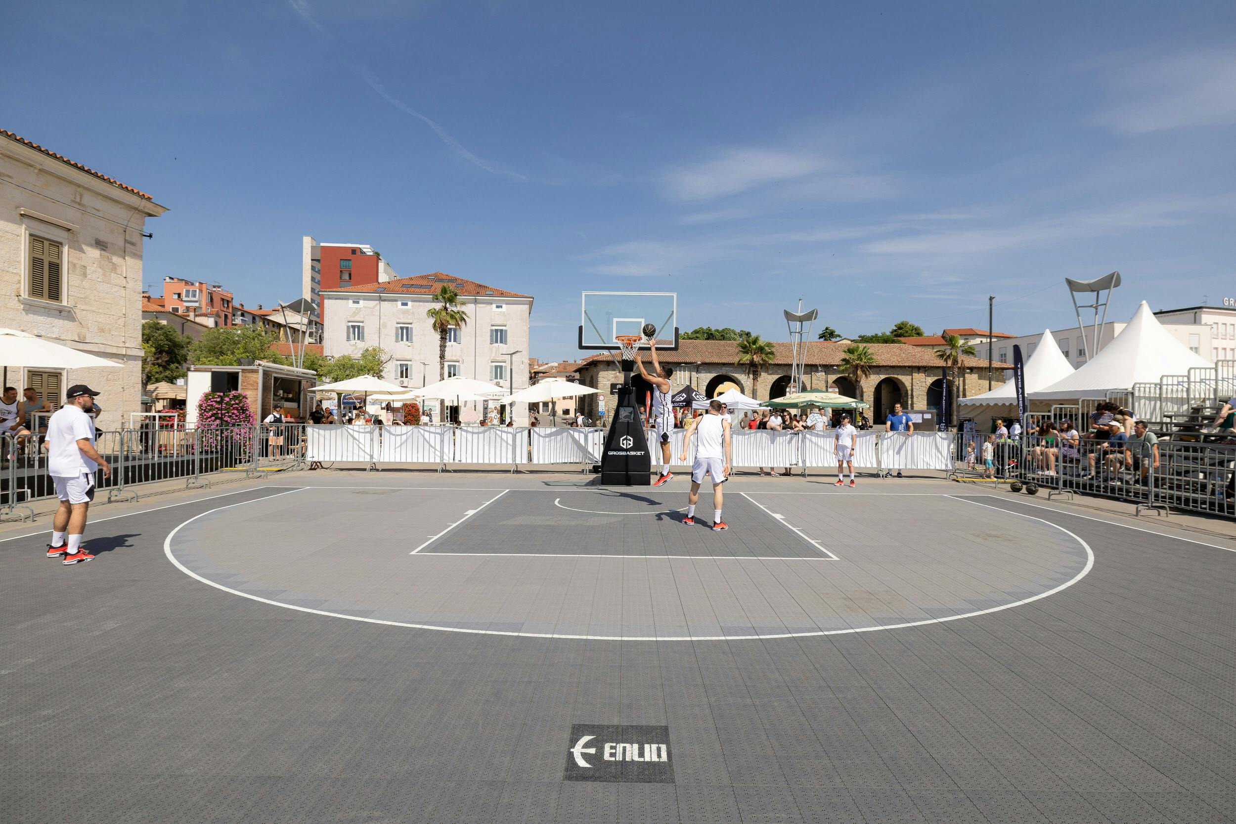 Organizacija Grosbasket Street Elite dogodka na Ukmarjevem trgu v Kopru. Agencija za organizacijo dogodkov Paideia Events.
