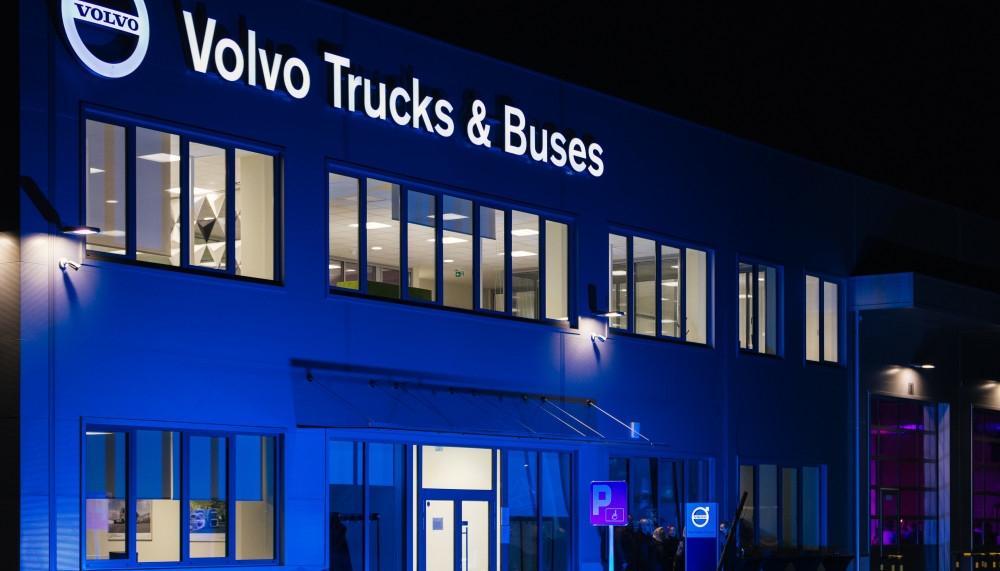 Volvo Slovenija je odprl nove, težko pričakovane prostore Volvo Trucks &amp; Buses centra, ki so  - Paideia-Volvo-center-02