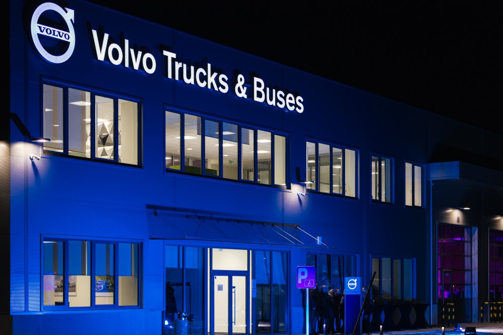 Volvo Slovenija je odprl nove, težko pričakovane prostore Volvo Trucks &amp; Buses centra, ki so  - Paideia-Volvo-center-02