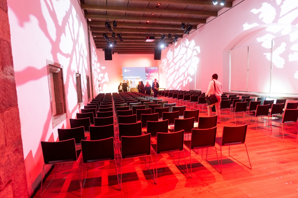 Organizacija konference Business Solution Talks na Ljubljanskem gradu. Organizacija dogodka Paideia Events.