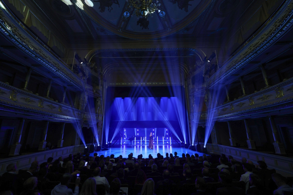 V Ljubljanski operi se je ponovno odvijal podelitev Naj Triglava' 23, kjer so se podeljevale nagrade najuspešnejšim prodajnikom. - naj-