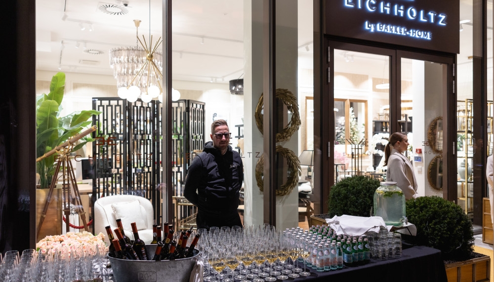 V novembru smo organizirali uradno otvoritev prvega razstavno-prodajnega salona nizozemske blagov - eichholtz---otvoritev---2023---foto