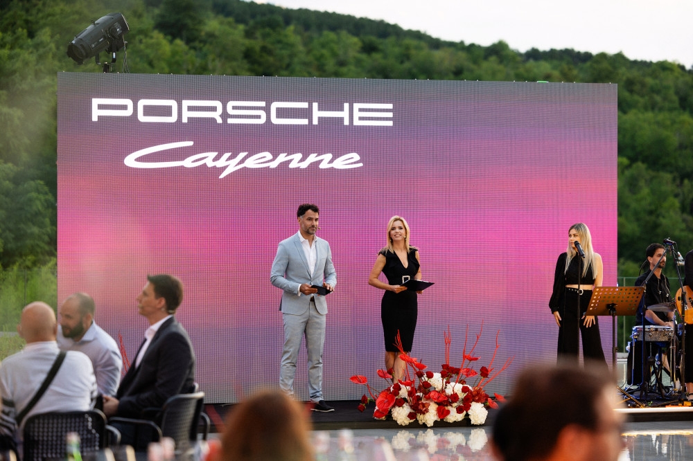 V idiličnem Motovunu, na Roxanich vinogradu, smo za povabljene goste Porsche organizirali predsta - porsche_cayenne/porsche-cayenne---r