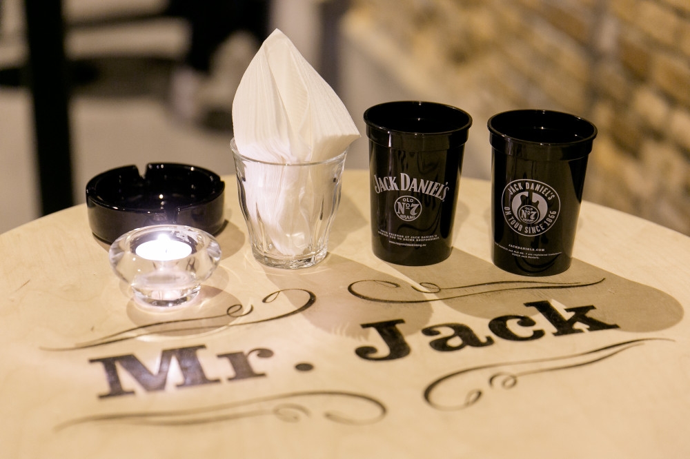 Jack Daniel’s je v sklopu projekta Samo-svoj tokrat za en večer v svojo družbo povabil Aleša Uran - projekti/Jack-12.11.2015---Photo-Zi