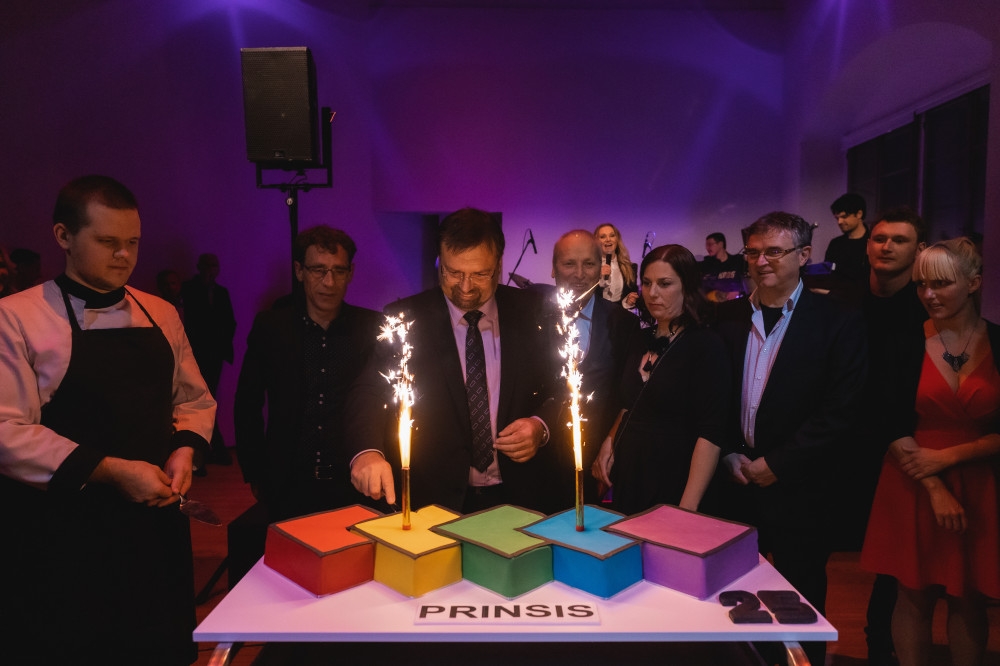 Organizacija zabave za 25 let podjetja Prinsis na Ljubljanskem gradu. Organizacija zabave Paideia Events.