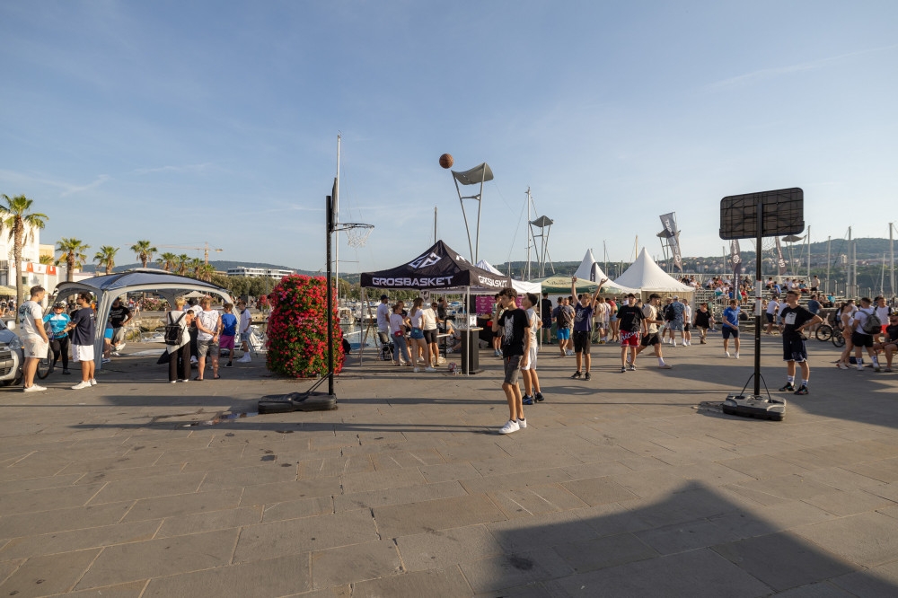 Organizacija Grosbasket Street Elite dogodka na Ukmarjevem trgu v Kopru. Zasnova dogodkov Paideia Events.